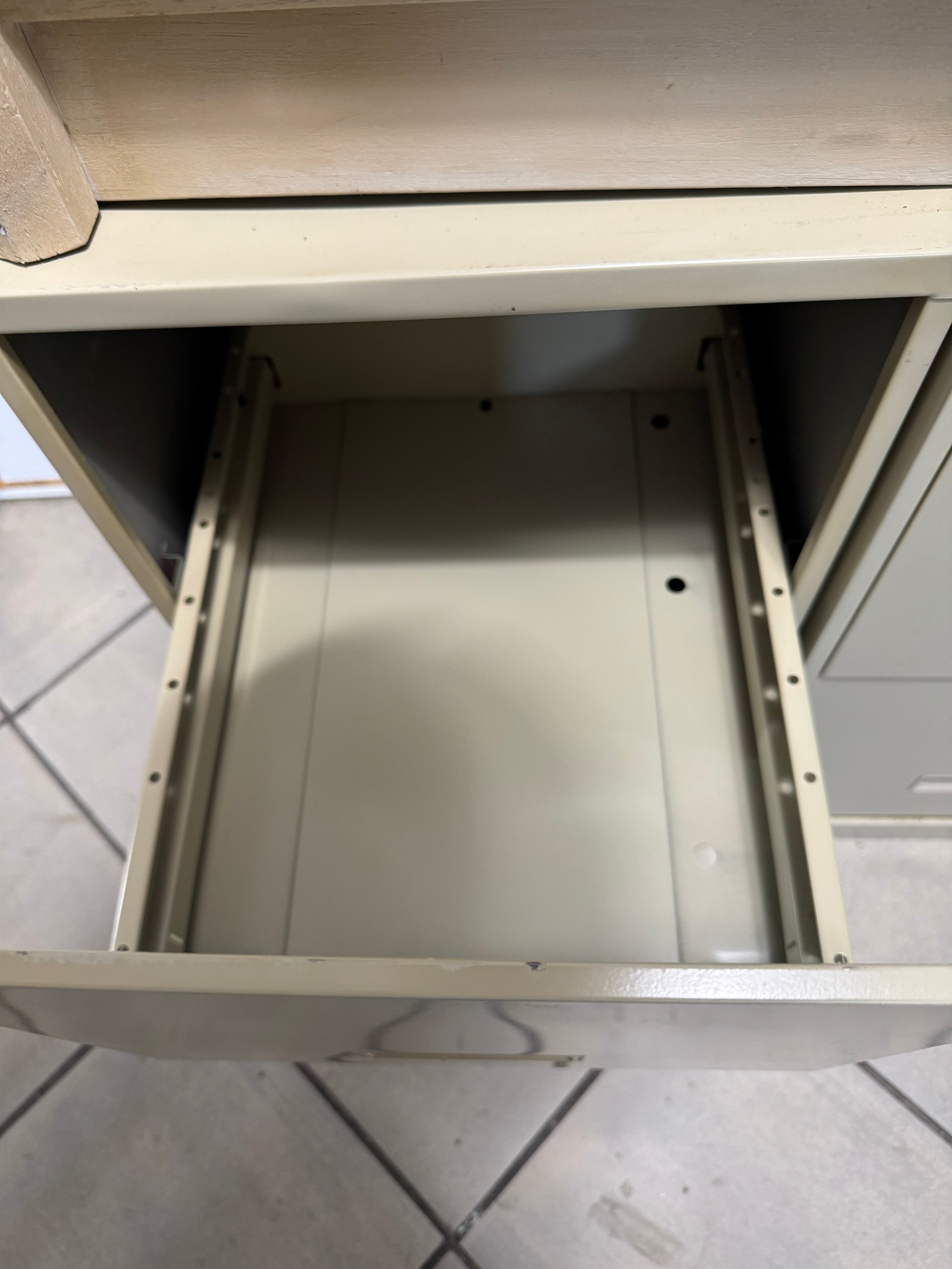 2 Filing Cabinets