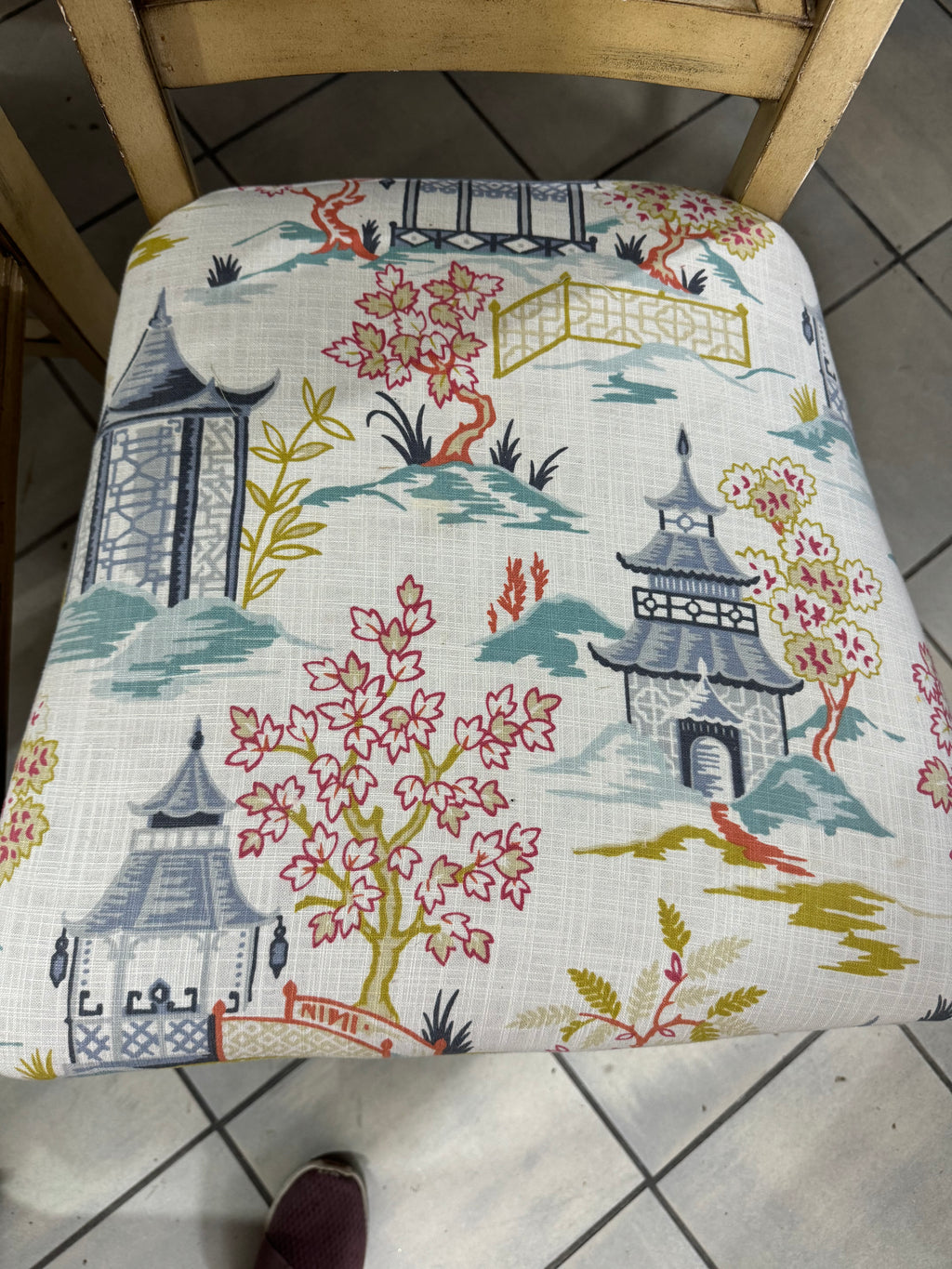 2 Barstools/Chairs