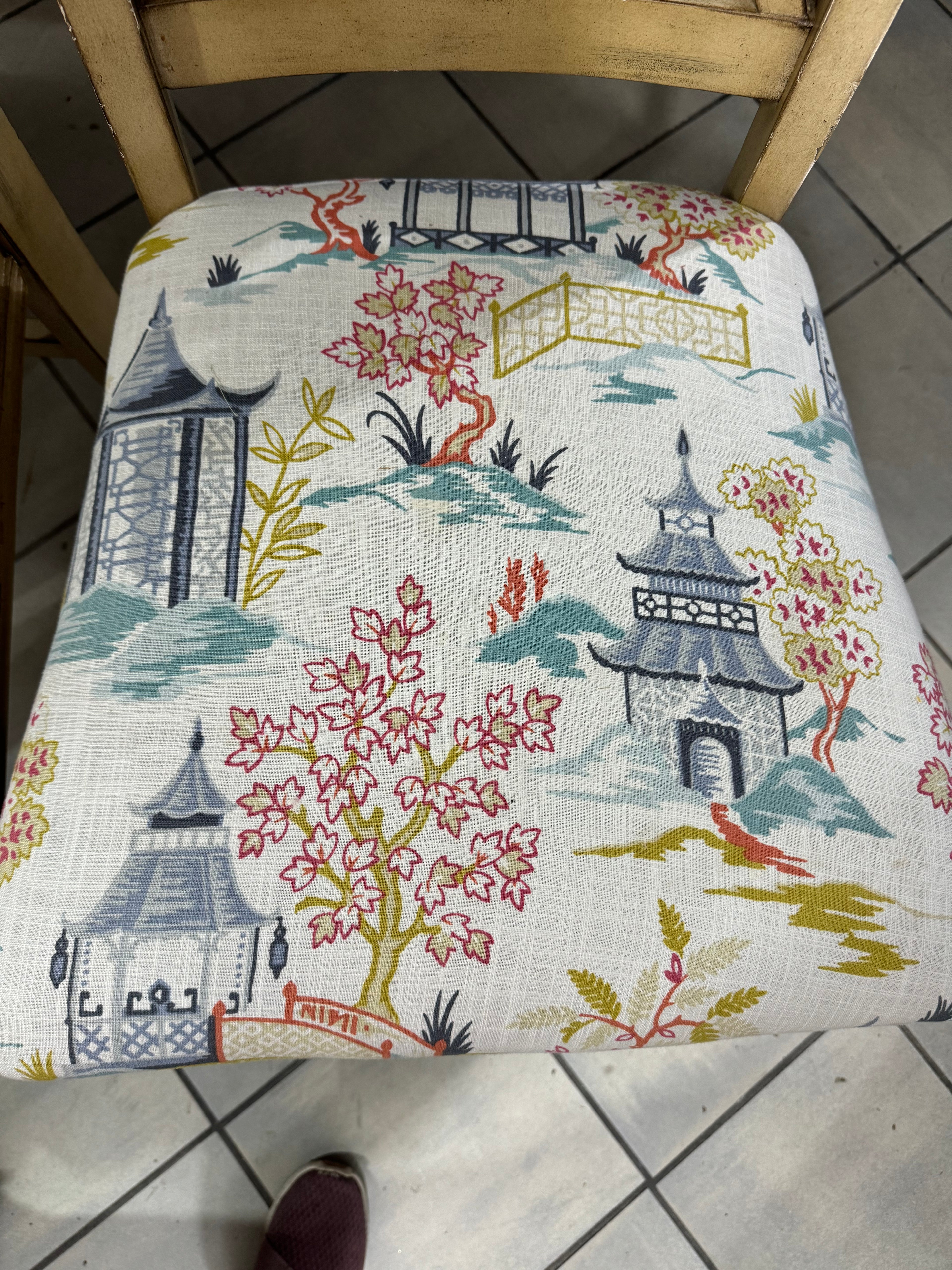 2 Barstools/Chairs